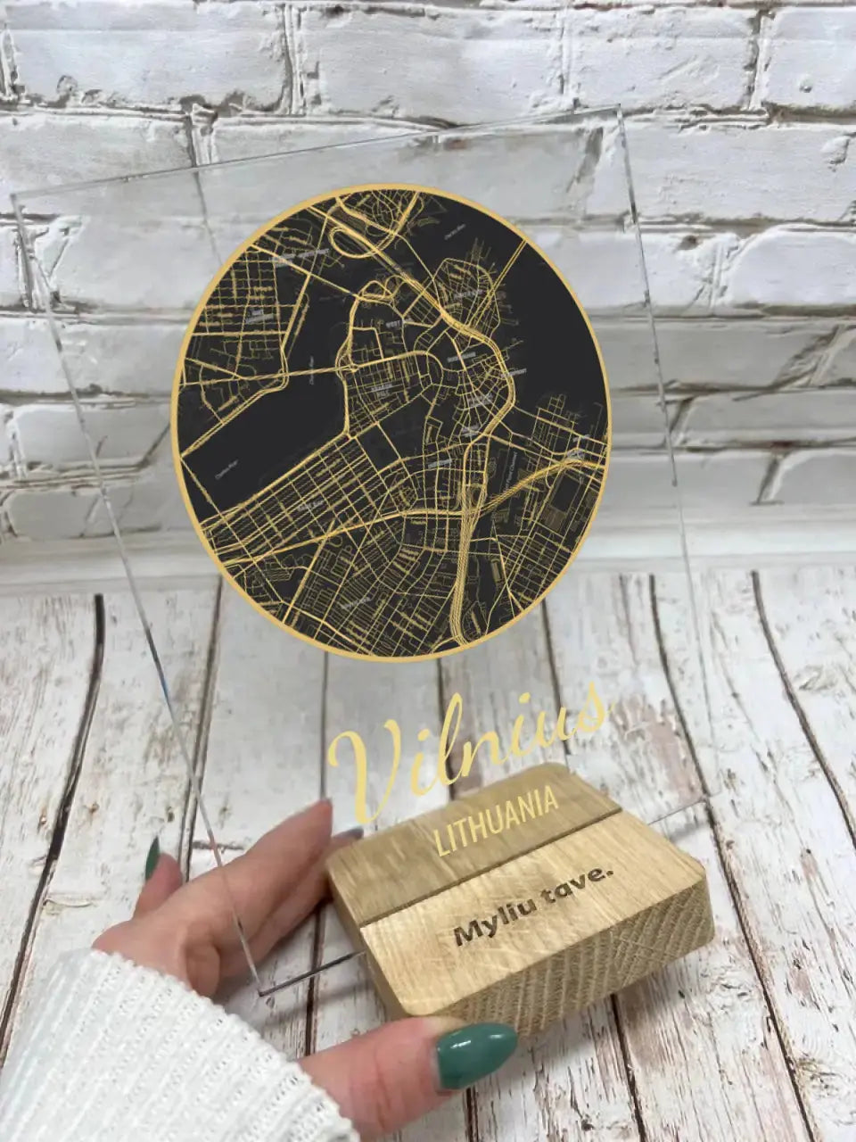 Personalizuotas auksinis, sidabrinis, bronzinis žemėlapio stiklinis posteris, su jūsų įsimintina vieta TeeInBlue