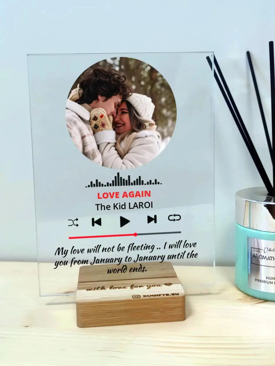 Personalizuotas muzikos grotuvo stiklinis posteris su jūsų nuotrauka ir tekstu TeeInBlue