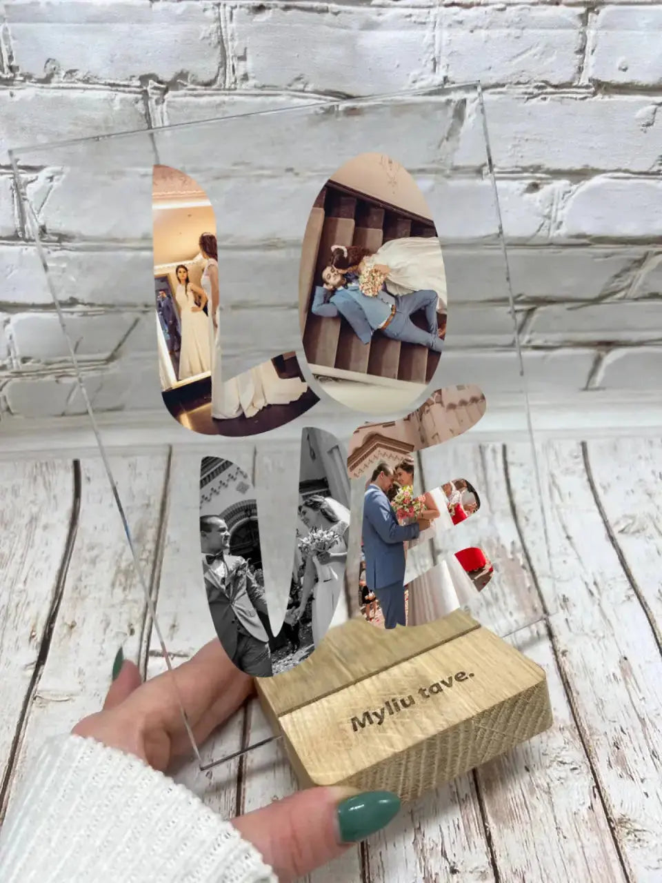 Personalizuotas "Didelės LOVE raidės" stiklinis posteris su jūsų nuotraukomis TeeInBlue