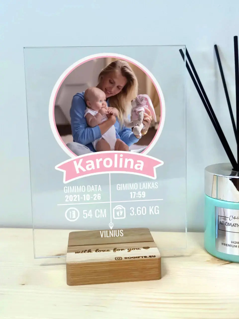 Personalizuotas "It's a Girl" stiklinis posteris su jūsų nuotrauka TeeInBlue