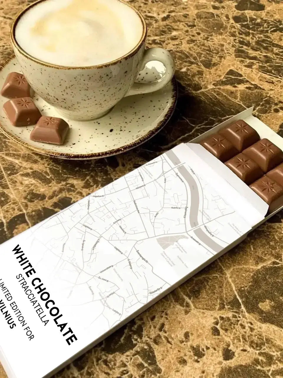 Personalizuota šokoladinė dėžutė su jūsų vieta ir žemėlapio stiliaus pasirinkimu TeeInBlue Šokoladas