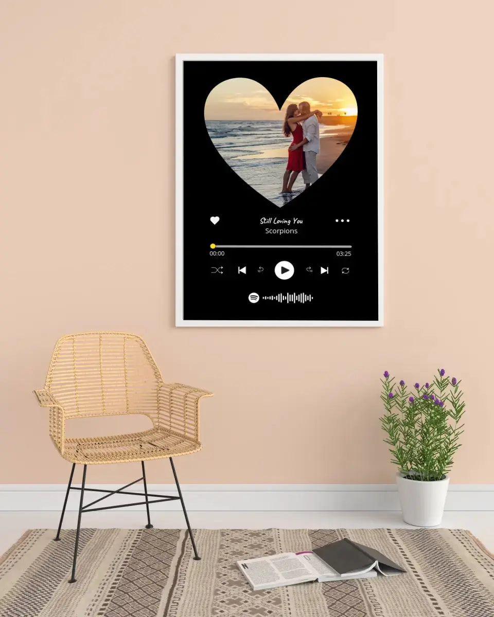 Personalizuotas Spotify muzikos grotuvo įrėmintas plakatas su jūsų nuotrauka širdelės formos, daina ir spotify kodu Posteris(Plakatas) - dovanokis.lt