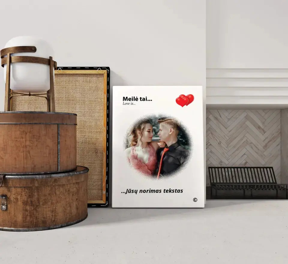 Personalizuotas "Love is" dizaino kūrinys ant drobės su jūsų nuotrauka ir citata Drobe - dovanokis.lt