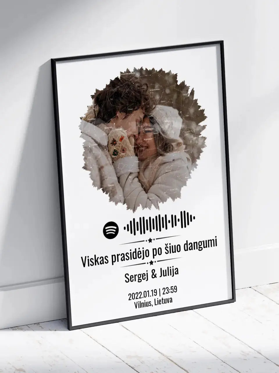 Personalizuotas žvaigždžių žemėlapis, plakatas su rėmeliu, su formos pasirinkimu, jūsų nuotrauka ir „Spotify“ kodu Poster - dovanokis.lt