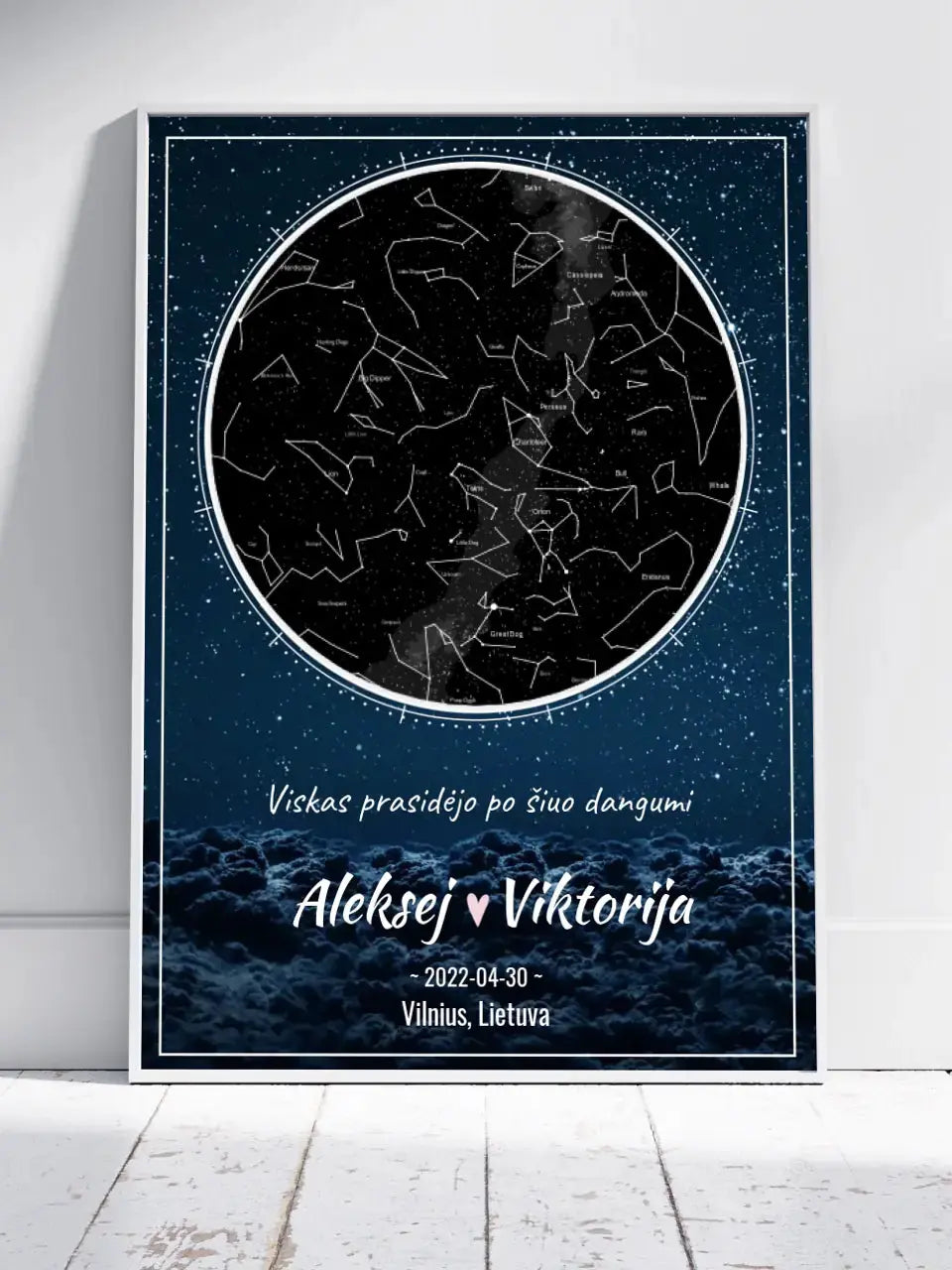 Personalizuotas žvaigždžių žemėlapis su mėlynu fonu, plakatas su rėmeliu Poster - dovanokis.lt