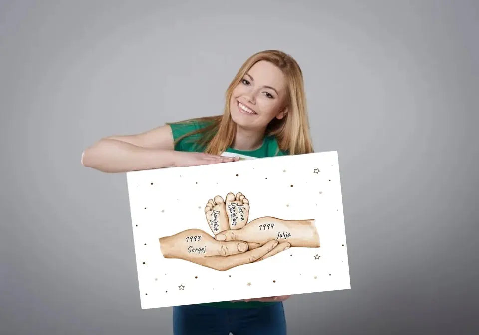 Personalizuota iliustracija ant drobės su šeimos narių rankomis, 1-3 vaikai Drobe - dovanokis.lt