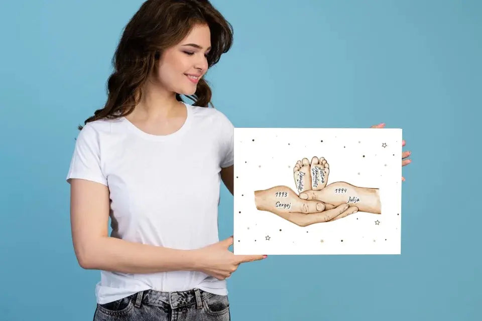 Personalizuota iliustracija ant drobės su šeimos narių rankomis, 1-3 vaikai Drobe - dovanokis.lt