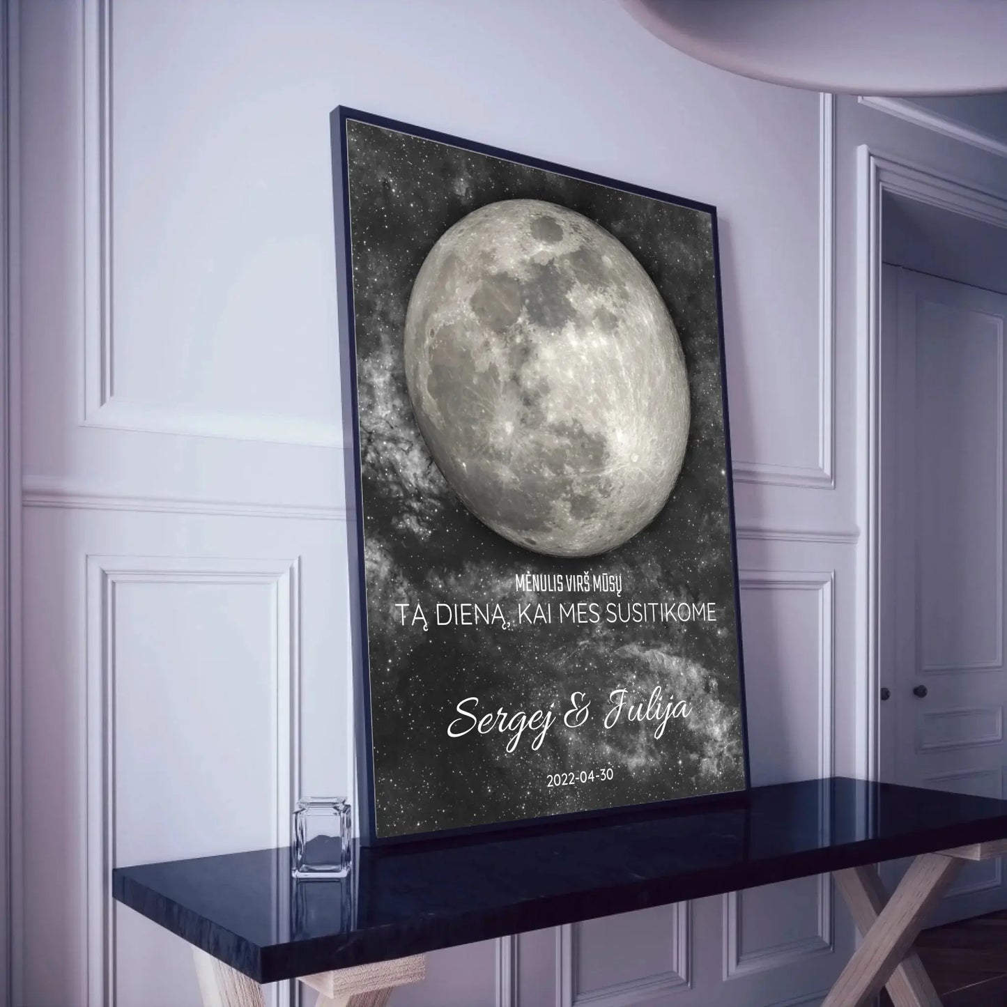 Personalizuotas mėnulio fazės plakatas, pritaikytas pagal datą ir vietą MNFZ-001 Customizer - dovanokis.lt