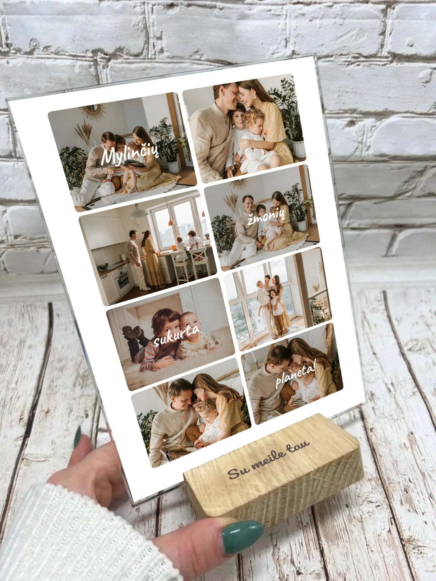 Personalizuotas šeimos maketo stiklinis posteris su jūsų nuotraukomis, mylinčių žmonių sukurta planeta Stiklas - dovanokis.lt