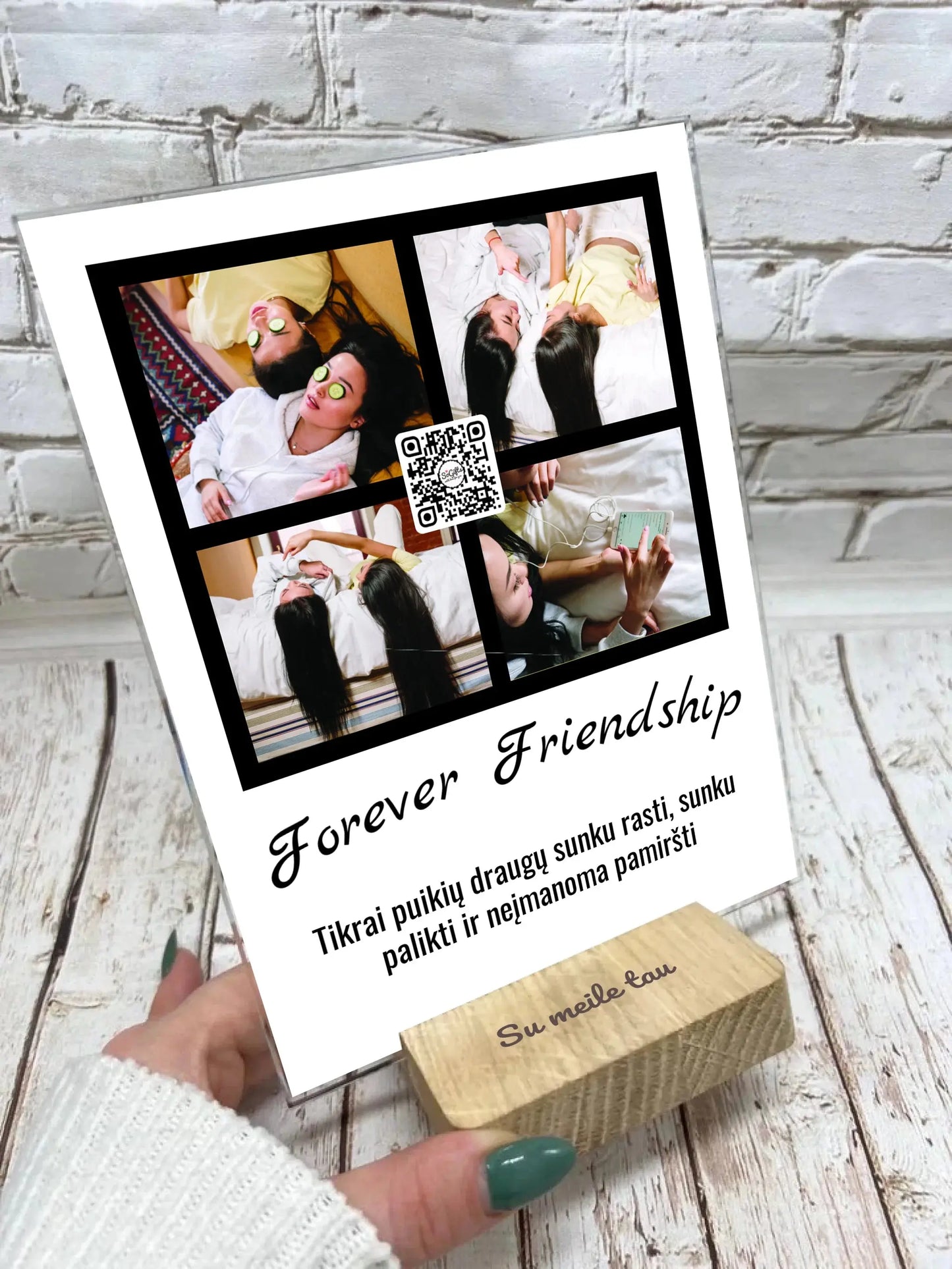 Personalizuotas "Forever Friendship" dizaino kūrinys ant stiklo su jūsų nuotraukomis ir tekstu Stiklas - dovanokis.lt