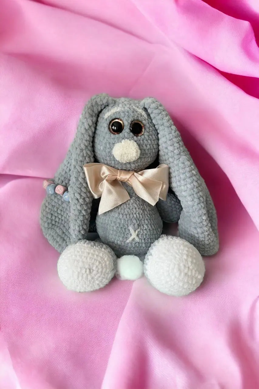 Zuikis ilgomis ausimis (35cm) įvairių spalvų - Nerti žaislai - Gimtadienis, Kalėdos ir Naujieji metai, Kūdikiams, Kūdikis, Melsva, Mietine, Nerti žaislai, Not-on-sale, Persikinė, Pilka, Rožinė - Rankų darbo Zuikutė pagaminta is 100% hipoalerginių siūlųSiū