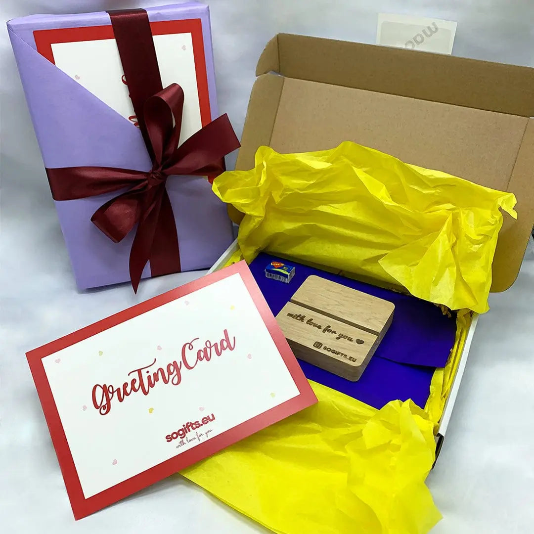 Vip dovanų dėžutės įpakavimas - Įpakavimas - gift wrapping, hidden, Not-on-sale - Dovanos išpakavimas yra brangus momentas, todėl siūlome jums pakavimo paslaugą! Sutaupykite laiką ir leiskite mums suvynioti jūsų SoGifts posterius už jus! 👌 Mūsų VIP dovan