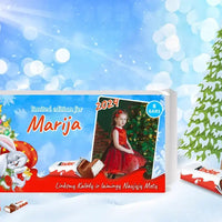 Personalizuota Kinder 8 batonėlių šokoladinė dėžutė su jūsų nuotrauka, Kalėdinė versija su kalėdiniu zuikučiu TeeInBlue