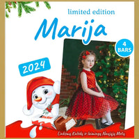 Personalizuota Kinder 4 batonėlių šokoladinė dėžutė su jūsų nuotrauka, Kalėdinė versija su sniego seneliu TeeInBlue