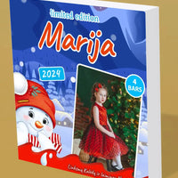 Personalizuota Kinder 4 batonėlių šokoladinė dėžutė su jūsų nuotrauka, Kalėdinė versija su sniego seneliu TeeInBlue