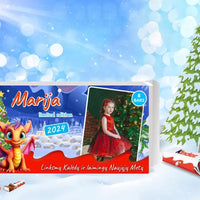 Personalizuota Kinder 8 batonėlių šokoladinė dėžutė su jūsų nuotrauka, Kalėdinė versija su pasirenkamais drakonų kūdikiais TeeInBlue