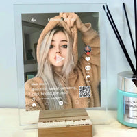 Personalizuotas "TikTok" stiklinis posteris su jūsų nuotrauka TeeInBlue