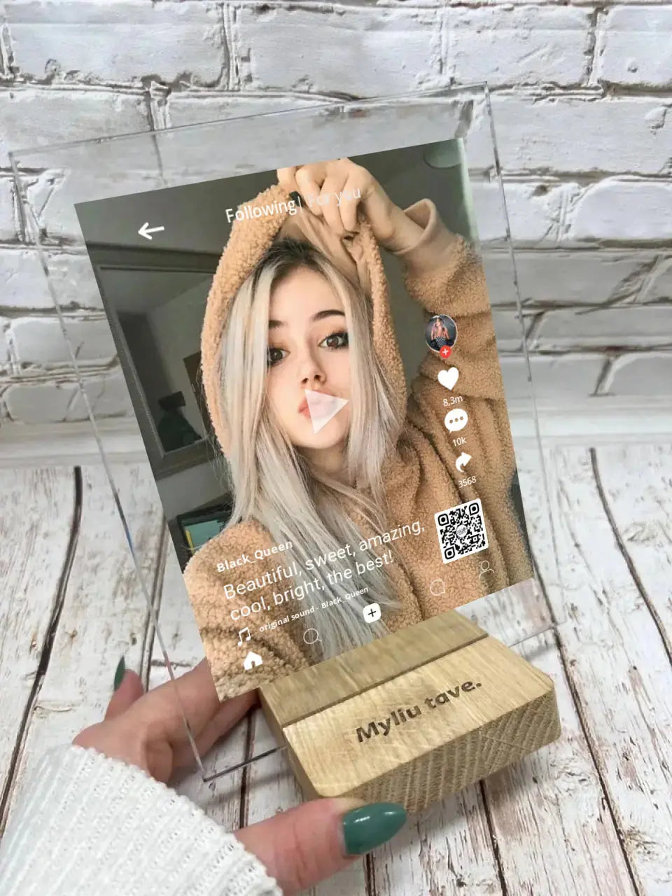 Personalizuotas "TikTok" stiklinis posteris su jūsų nuotrauka TeeInBlue