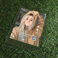 Personalizuotas "TikTok" stiklinis posteris su jūsų nuotrauka TeeInBlue