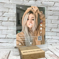 Personalizuotas "TikTok" stiklinis posteris su jūsų nuotrauka TeeInBlue