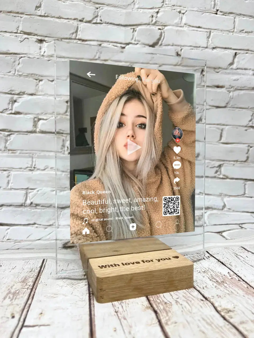 Personalizuotas "TikTok" stiklinis posteris su jūsų nuotrauka TeeInBlue