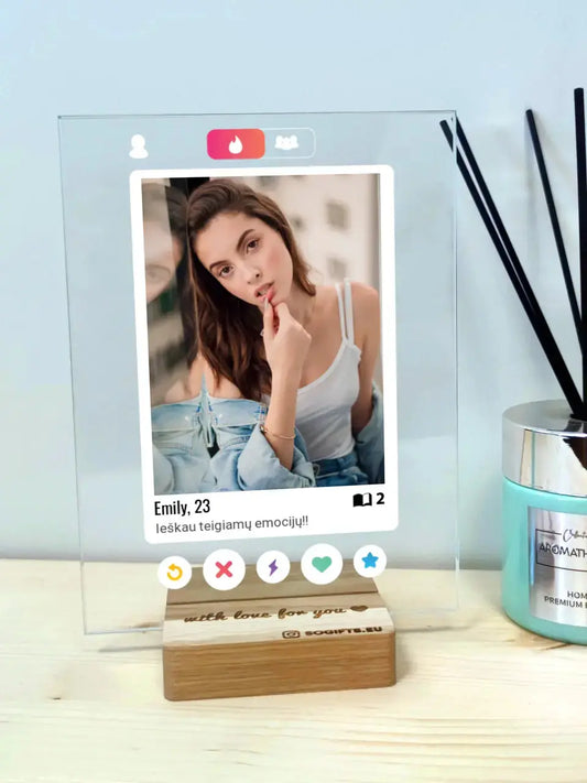 Personalizuotas "Tinder" stiklinis posteris su jūsų nuotrauka TeeInBlue