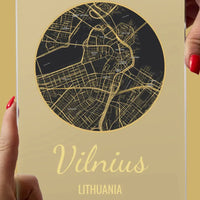 Personalizuotas auksinis, sidabrinis, bronzinis žemėlapio stiklinis posteris, su jūsų įsimintina vieta TeeInBlue