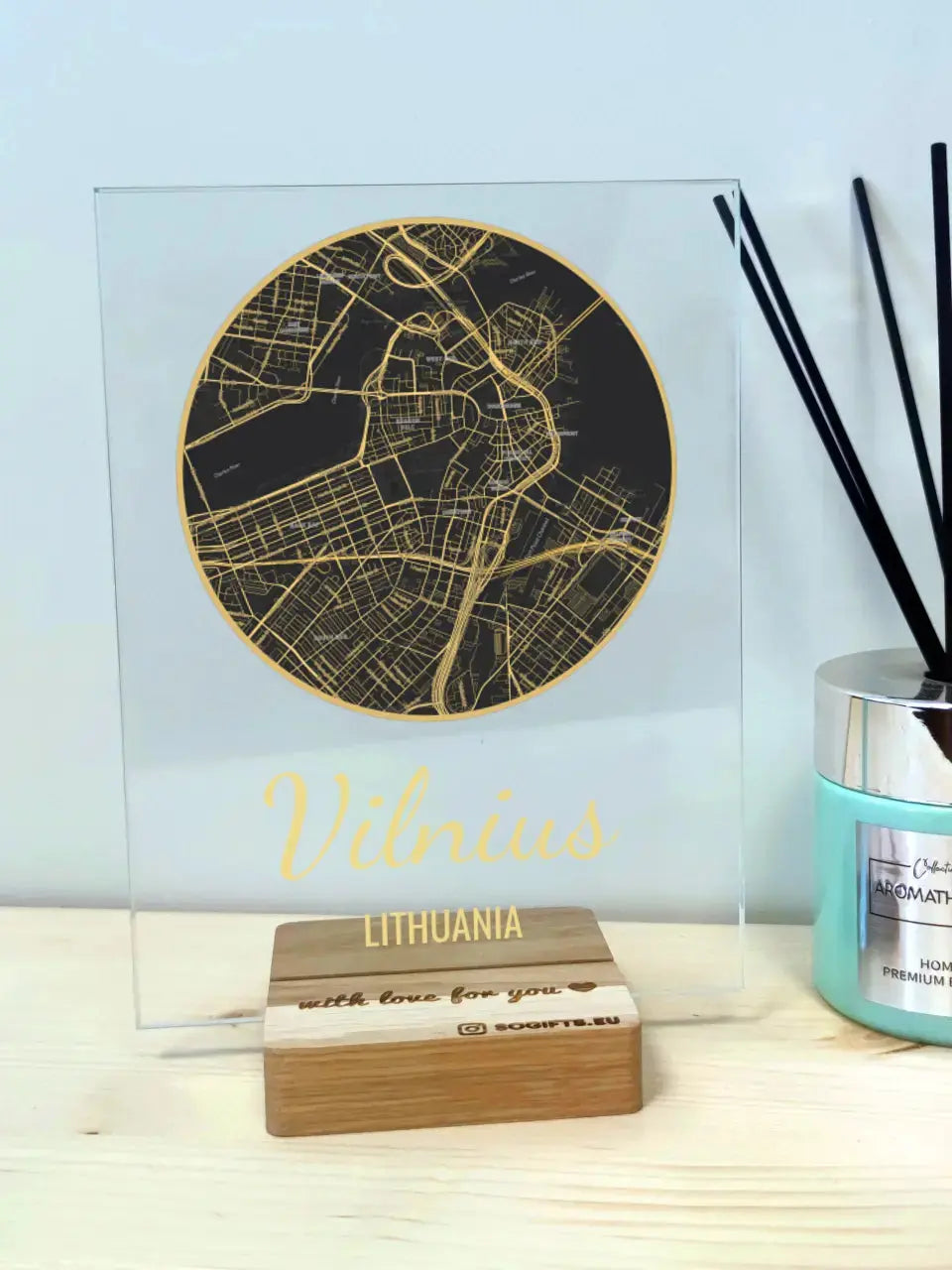 Personalizuotas auksinis, sidabrinis, bronzinis žemėlapio stiklinis posteris, su jūsų įsimintina vieta TeeInBlue