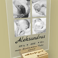 Personalizuota Vaiko (Kūdikio) Gimimo Metrikų Iliustracija su jūsų nuotraukomis, stiklinis posteris TeeInBlue