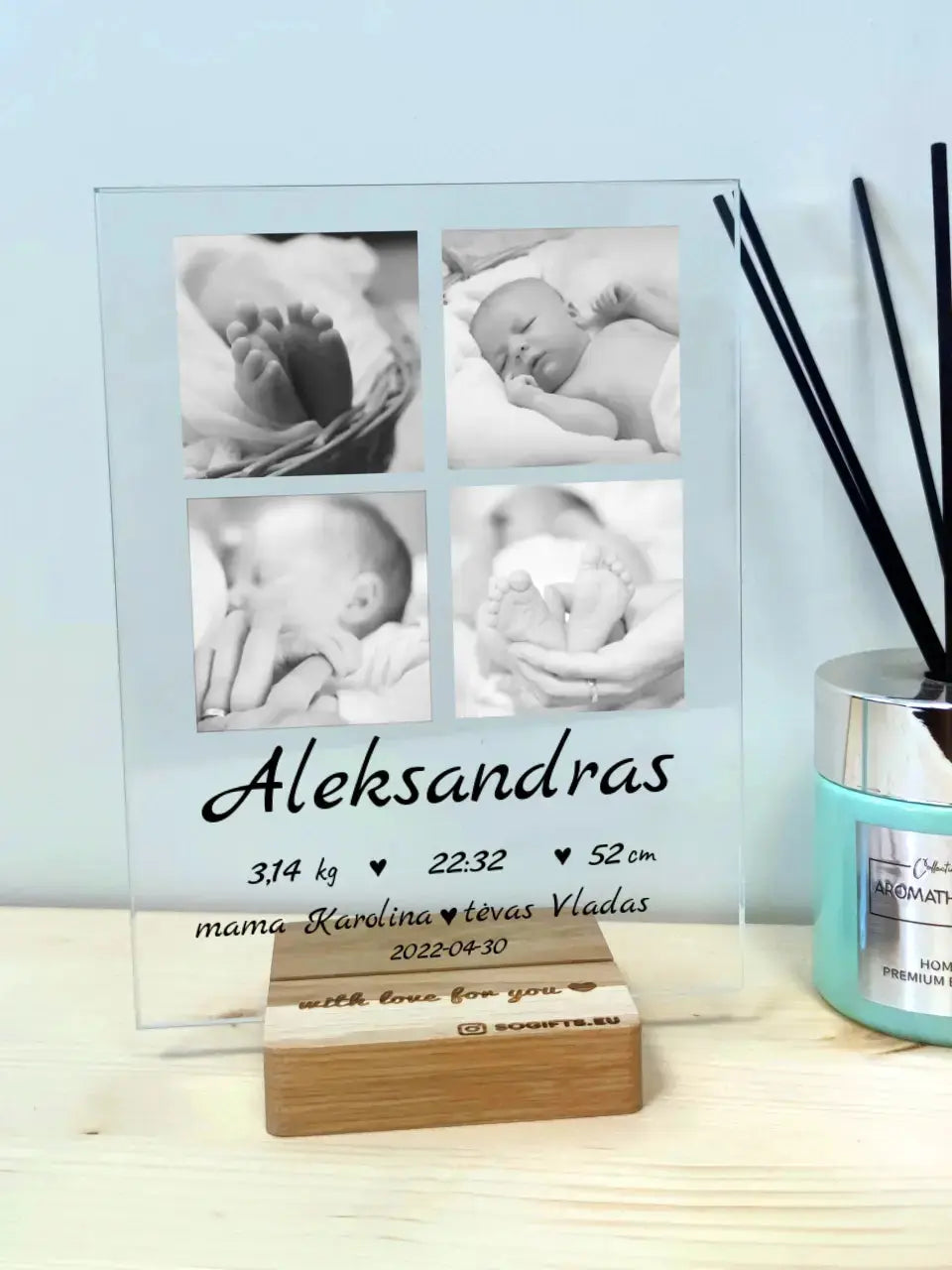 Personalizuota Vaiko (Kūdikio) Gimimo Metrikų Iliustracija su jūsų nuotraukomis, stiklinis posteris TeeInBlue