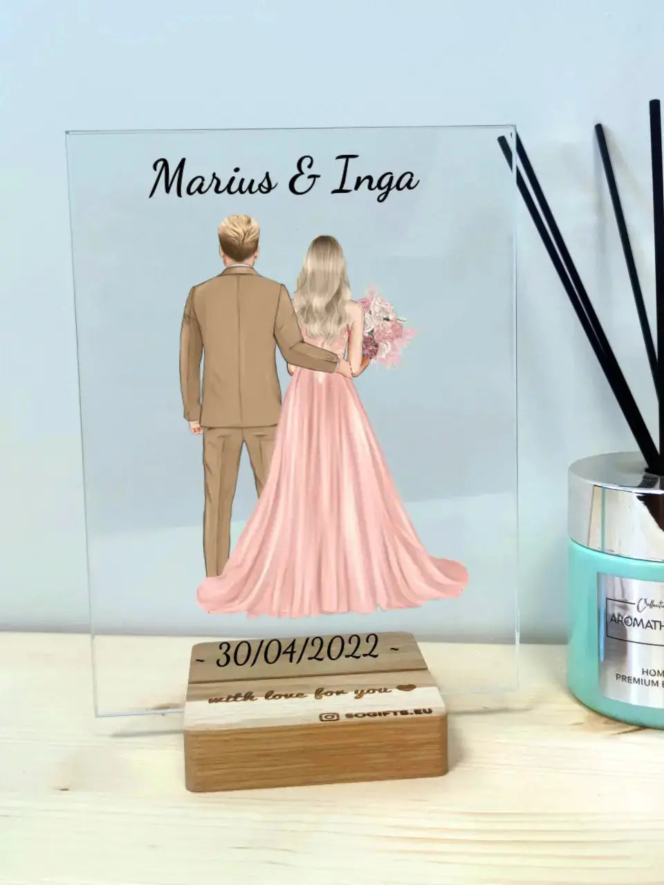 Personalizuotas jaunikio ir nuotakos vestuvių stiklinis posteris su jūsų data ir vardais TeeInBlue