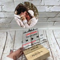 Personalizuotas muzikos grotuvo stiklinis posteris su jūsų nuotrauka ir tekstu TeeInBlue