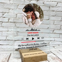 Personalizuotas muzikos grotuvo stiklinis posteris su jūsų nuotrauka ir tekstu TeeInBlue