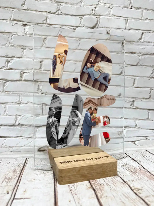 Personalizuotas "Didelės LOVE raidės" stiklinis posteris su jūsų nuotraukomis TeeInBlue