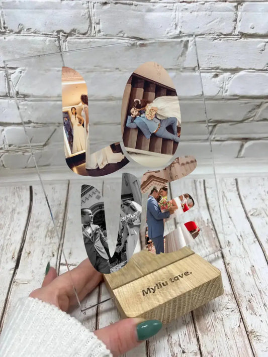 Personalizuotas "Didelės LOVE raidės" stiklinis posteris su jūsų nuotraukomis TeeInBlue