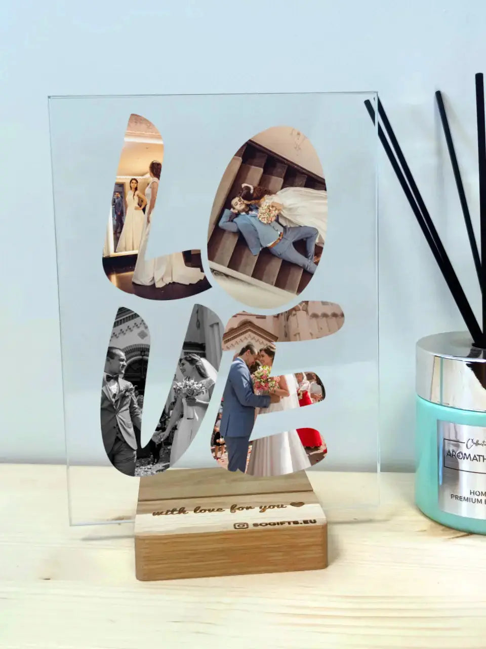 Personalizuotas "Didelės LOVE raidės" stiklinis posteris su jūsų nuotraukomis TeeInBlue