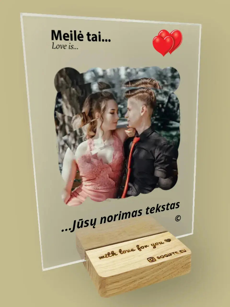 Personalizuotas "Love is" stiklinis posteris su jūsų nuotrauka TeeInBlue