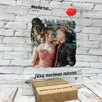 Personalizuotas "Love is" stiklinis posteris su jūsų nuotrauka TeeInBlue