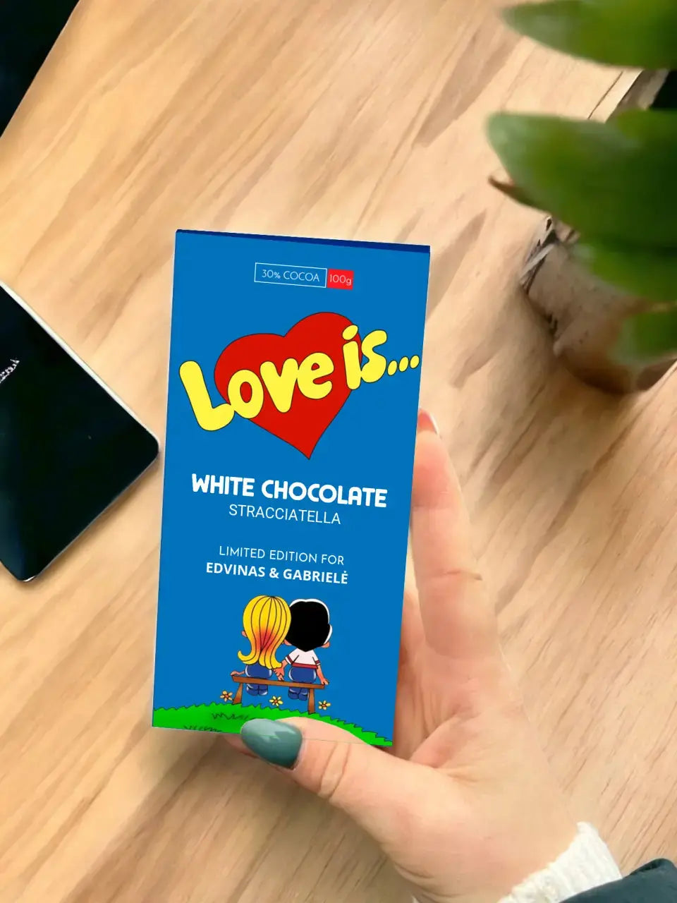 Personalizuotas "Love is Blue" šokoladas su jūsų nuotrauka  Šokoladas -  dovanokis.lt