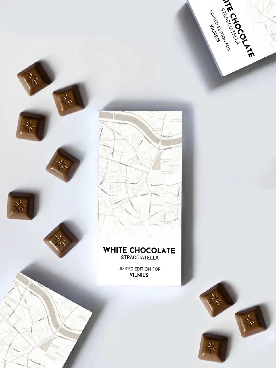 Personalizuota šokoladinė dėžutė su jūsų vieta ir žemėlapio stiliaus pasirinkimu TeeInBlue Šokoladas