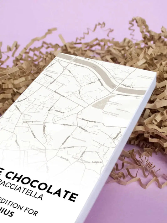 Personalizuota šokoladinė dėžutė su jūsų vieta ir žemėlapio stiliaus pasirinkimu TeeInBlue Šokoladas