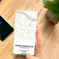 Personalizuota šokoladinė dėžutė su jūsų vieta ir žemėlapio stiliaus pasirinkimu TeeInBlue Šokoladas