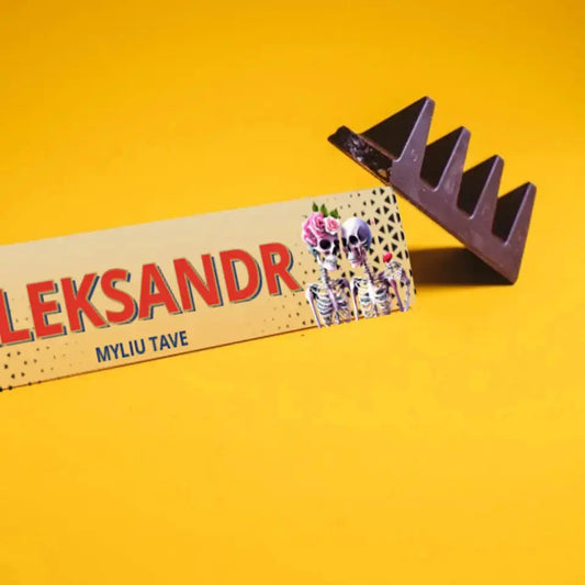 Personalizuotas "Toblerone S" šokoladas su jūsų vardu ir žinutė valentino dienos proga, Romantiški skeletų apsikabinimai TeeInBlue
