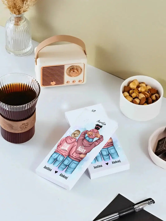 Personalizuotas "Tikra boso šeima" šokoladas, iliustracijos sukurimas su vaiku TeeInBlue Šokoladas