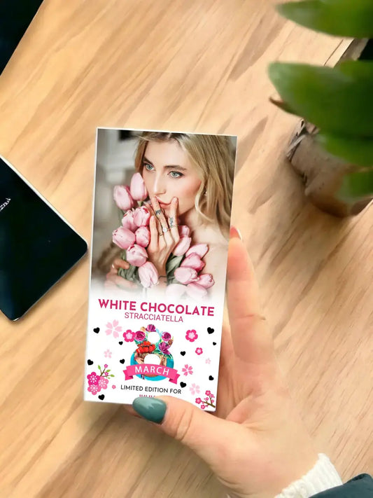 Personalizuotas "Moterų dienos dizainas 2" šokoladas su jūsų nuotrauka TeeInBlue Šokoladas