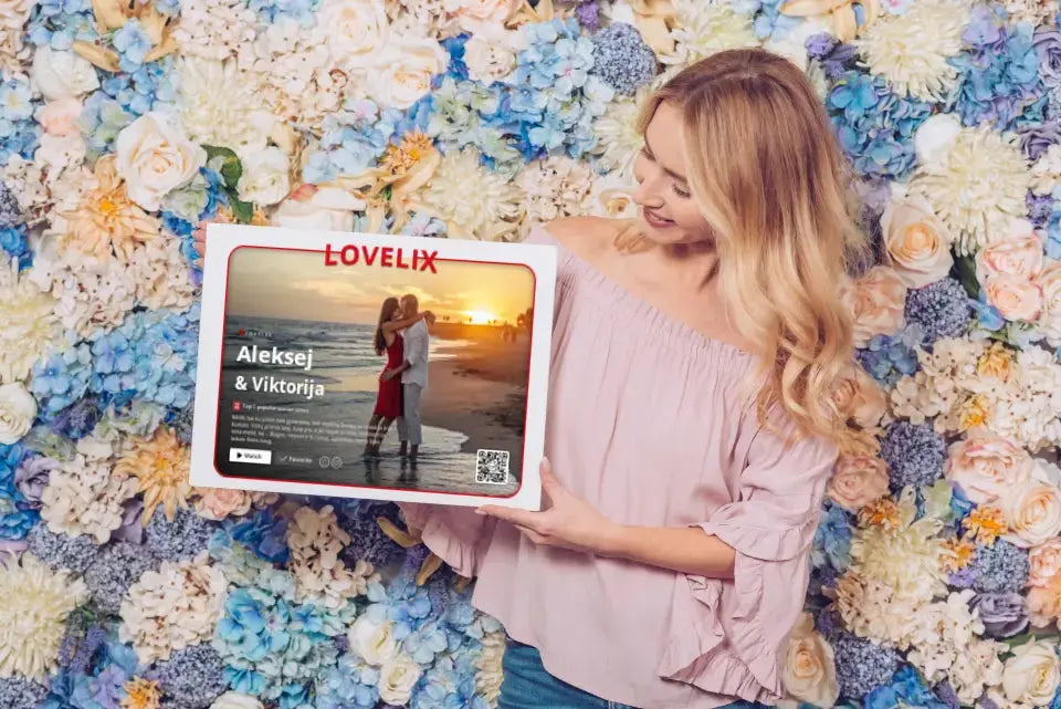 Personalizuotas "Lovelix" dizaino kūrinys ant drobės su jūsų nuotraukomis ir vardais  Drobe -  dovanokis.lt