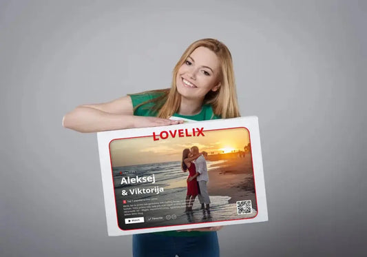 Personalizuotas "Lovelix" dizaino kūrinys ant drobės su jūsų nuotraukomis ir vardais  Drobe -  dovanokis.lt