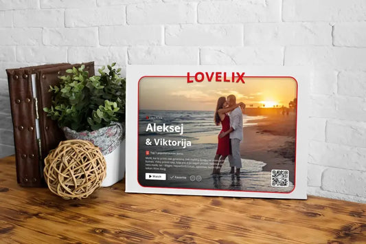 Personalizuotas "Lovelix" dizaino kūrinys ant drobės su jūsų nuotraukomis ir vardais  Drobe -  dovanokis.lt