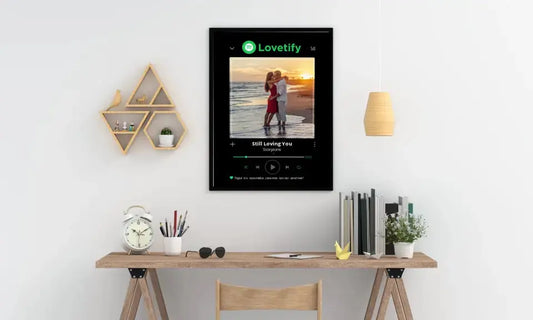 Personalizuotas Lovetify muzikos grotuvo įrėmintas plakatas su jūsų nuotrauka ir daina  Posteris(Plakatas) -  dovanokis.lt