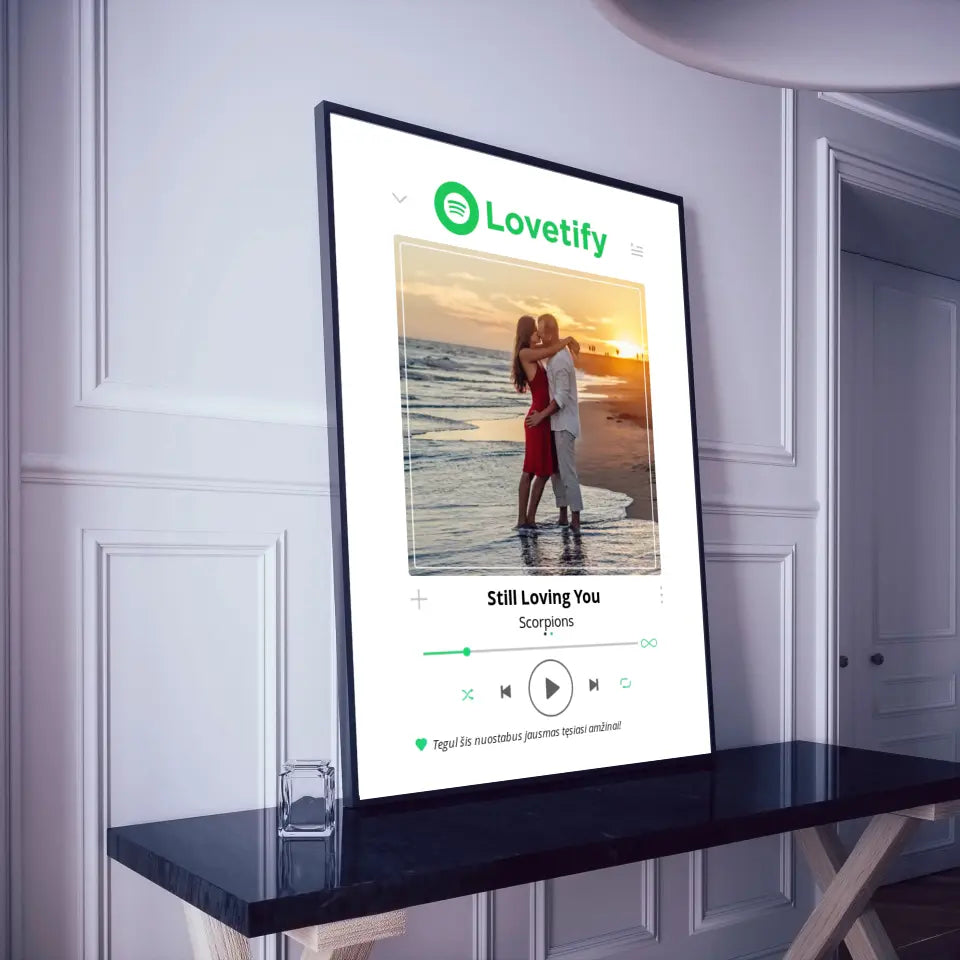 Personalizuotas Lovetify muzikos grotuvo įrėmintas plakatas su jūsų nuotrauka ir daina